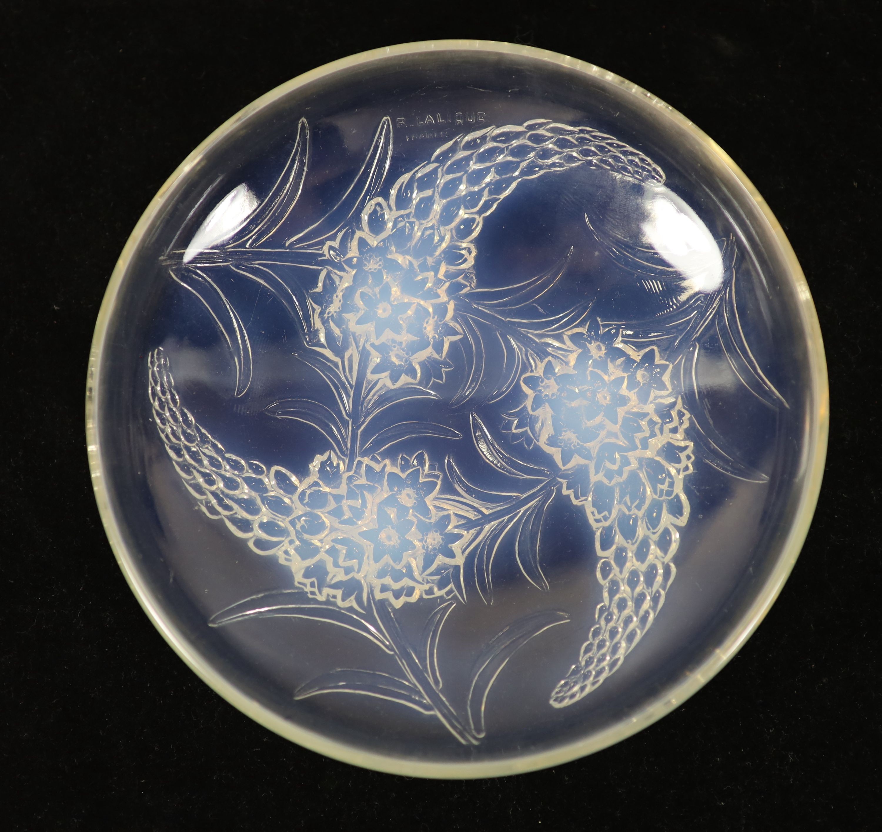 A pair of R. Lalique Veronique opalescent glass bowls, model No.397, designed 1928, 22cm diameter
